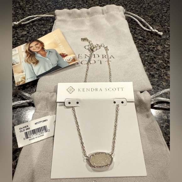 Kendra Scott Elisa Gold Pendant Necklace in Iridescent Drusy - Picture 7 of 7